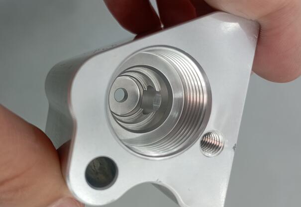 鋁合金異形交叉孔去毛刺，磨粒流加工效果完全OK！