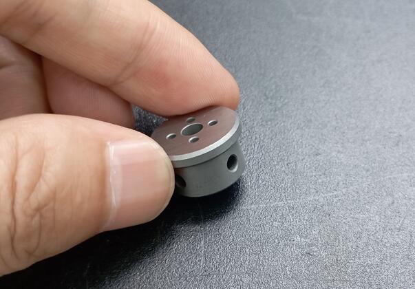磨粒流究竟是怎么去除內(nèi)孔毛刺的，我做了個(gè)3D模擬！
